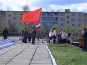 г.Сланцы, 9 мая 2005 года, возложение венков у памятника на Северной окрайне города